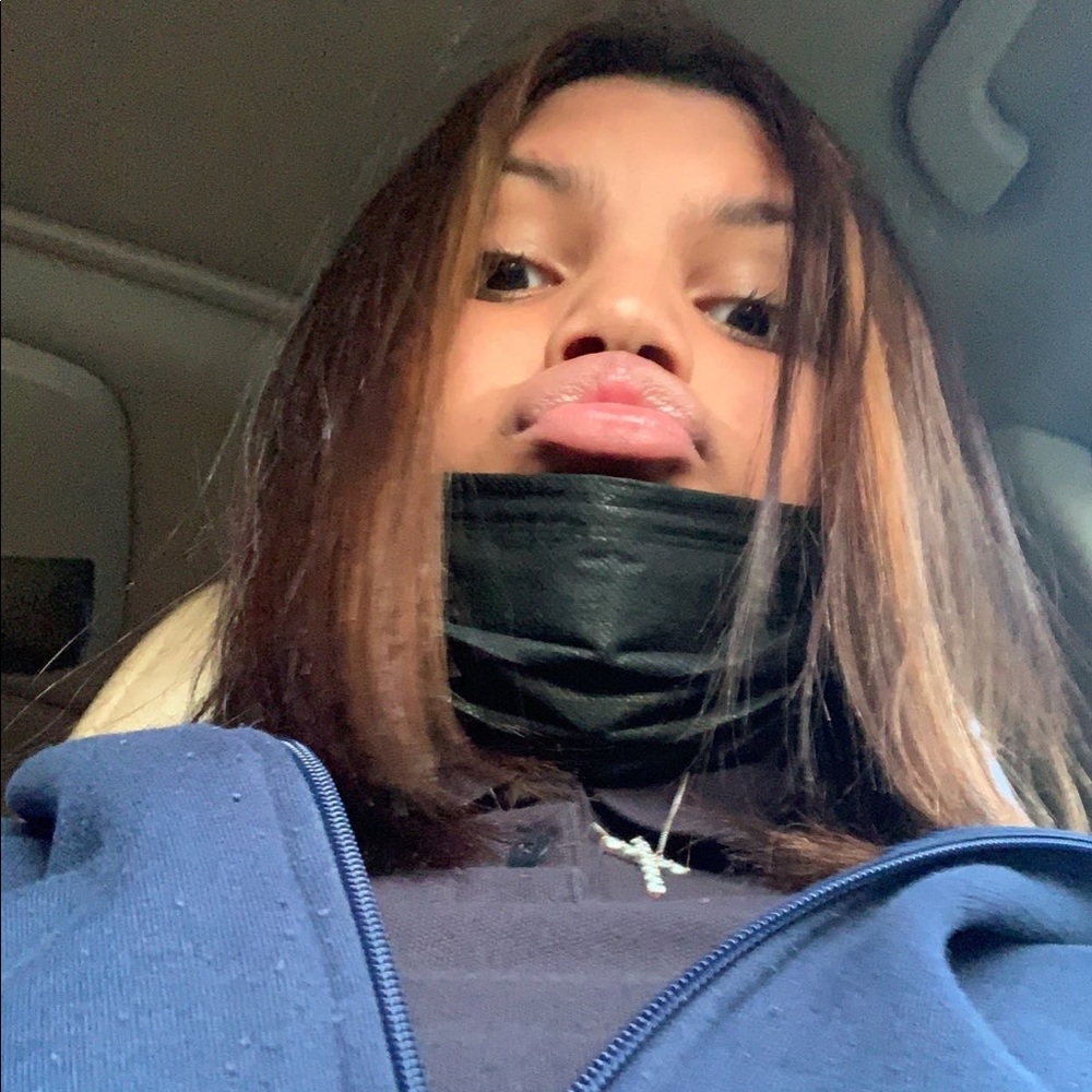 Meet your Posher, Mayelin